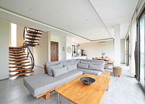 50-inch LED TV with cable channels - Villa Emilia Seminyak by Nagisa Bali (Kerobokan)