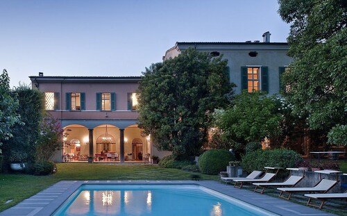 Villa Diodoro: An elegant and welcoming two-story ancient house located in a small hamlet in the heart of the Franciacorta, with Free WI-FI.