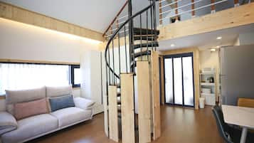 Charlie's House 2F | 1 υπνοδωμάτιο, γραφείο, χώρος εργασίας για λάπτοπ, ηχομόνωση
