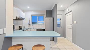 Apartment (1 Bedroom) | Private kitchen | Full-size fridge, microwave, oven, stovetop