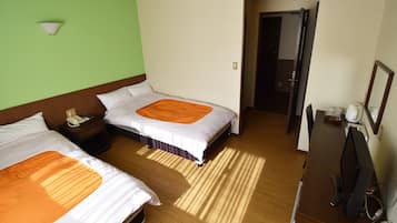 Basic Twin Room | In-room safe, individually decorated, individually furnished, desk