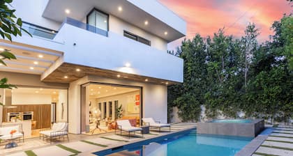 Luxe WeHo Villa, Walk to Melrose Ave, Pool + Hot Tub | North Vista by AvantStay