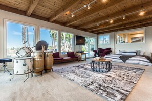 5 bedrooms, desk, iron/ironing board, free WiFi - Oak Hills by AvantStay | Panoramic View, Pool, Spa (Sherman Oaks)