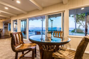 Dining - Oak Hills by AvantStay | Panoramic View, Pool, Spa (Sherman Oaks)