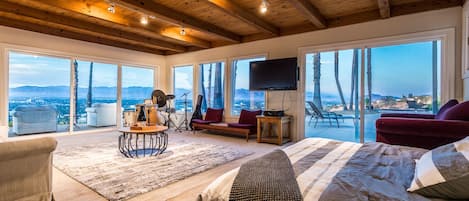 5 Schlafzimmer, Schreibtisch, Bügeleisen/Bügelbrett, kostenloses WLAN
