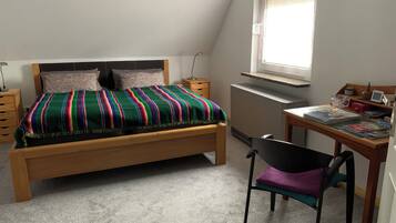 2 Schlafzimmer, Schreibtisch, Bügeleisen/Bügelbrett, kostenloses WLAN