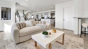 Unclassified image, 5 of 50, button - Castlewood by AvantStay | Malibu Cliffside + View (Malibu)