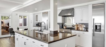 Castlewood by AvantStay | Malibu Cliffside + View