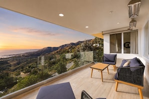 Terrace/patio - Castlewood by AvantStay | Malibu Cliffside + View (Malibu)