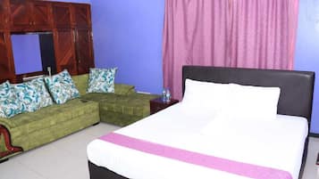 5 quartos, ferros/tábuas de passar roupa, Wi-Fi, roupa de cama