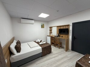 Desk, soundproofing, free WiFi - Konak Otel Suriçi (Diyarbakir)