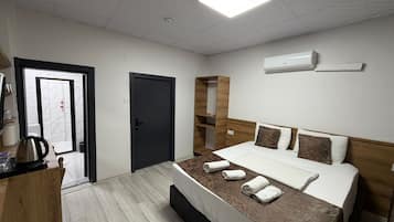 Schreibtisch, schallisolierte Zimmer, kostenloses WLAN