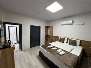 Schreibtisch, schallisolierte Zimmer, kostenloses WLAN