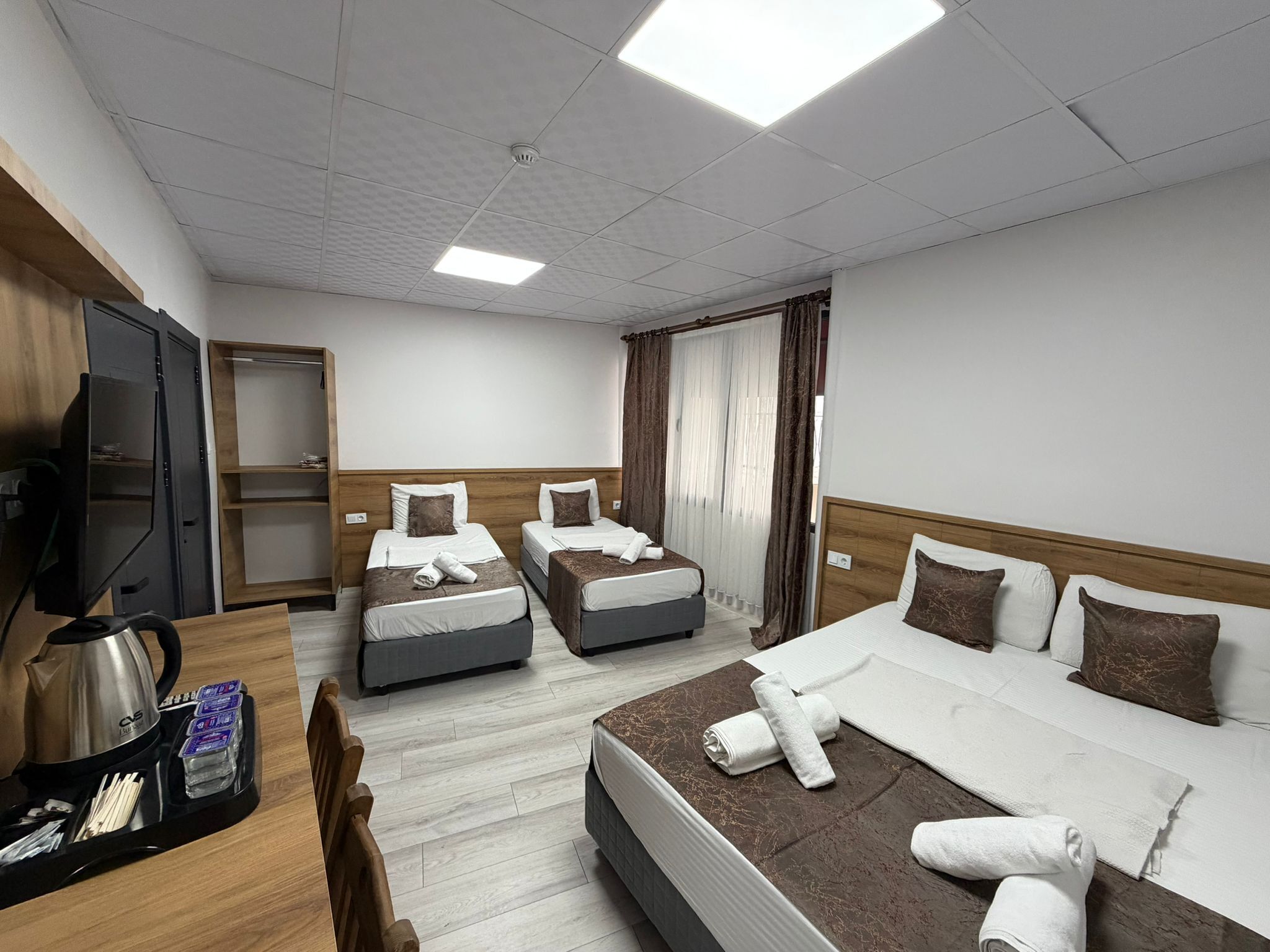 Family Quadruple Room | Desk, soundproofing, free WiFi