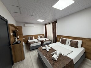 Family Quadruple Room | Desk, soundproofing, free WiFi - Konak Otel Suriçi (Diyarbakir)