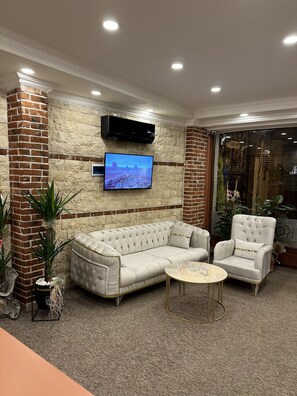 Standard Room | Living area | Flat-screen TV - Konak Otel Suriçi (Diyarbakir)