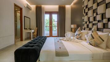 3 bedrooms, in-room safe, laptop workspace, blackout drapes
