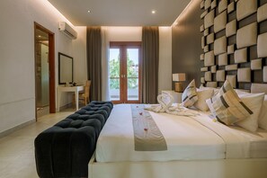 3 bedrooms, in-room safe, laptop workspace, blackout drapes - Villa Orange - 900m from Beach (Seminyak)