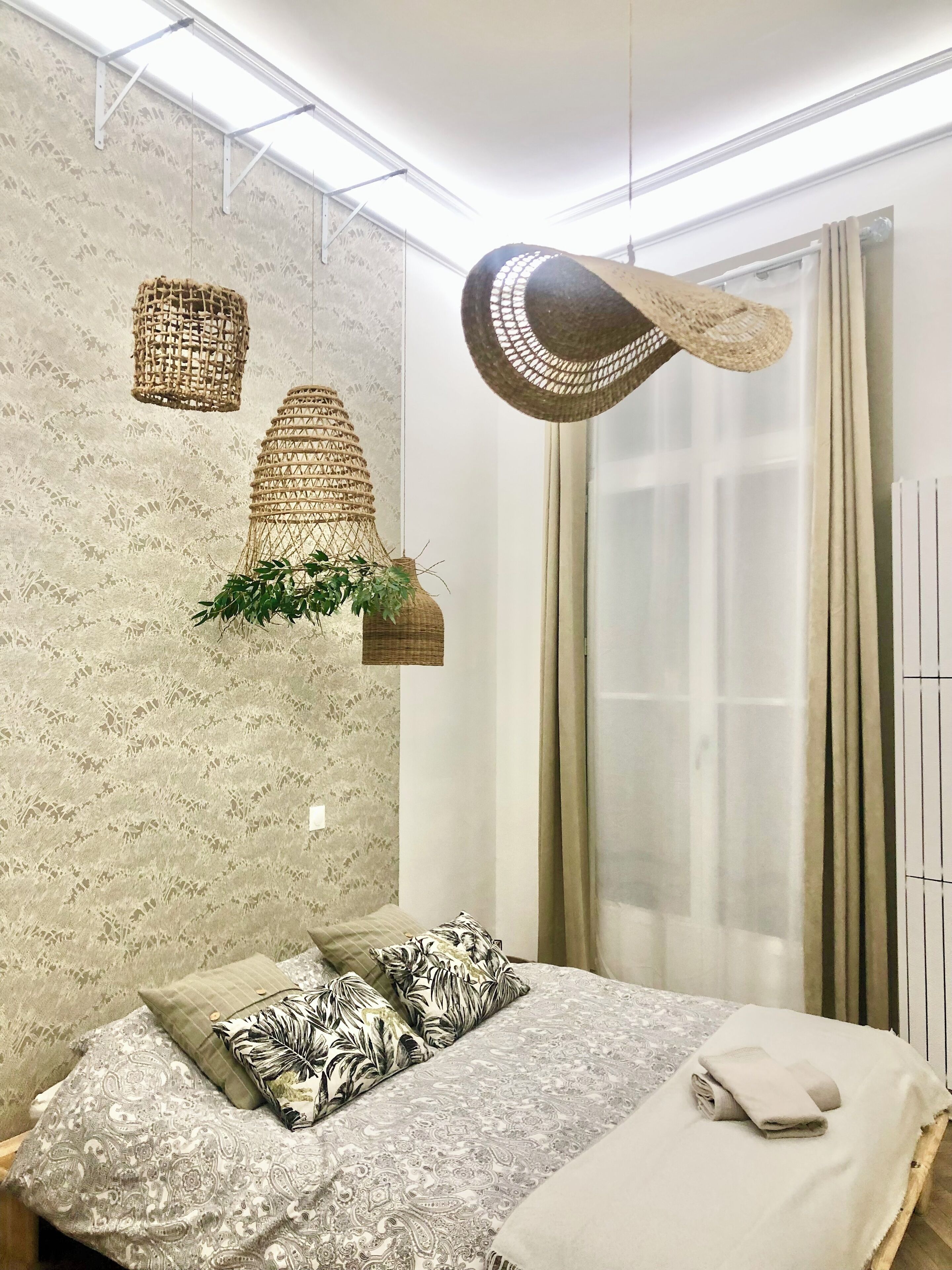 4 habitaciones, escritorio, tabla de planchar con plancha y wifi gratis 