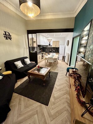 Smart TV - « La Répissance » Appartement 104 m2, 4 Chambres, Avignon Intra-muros (Avignon)