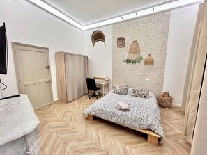 4 bedrooms, desk, iron/ironing board, free WiFi - « La Répissance » Appartement 104 m2, 4 Chambres, Avignon Intra-muros (Avignon)