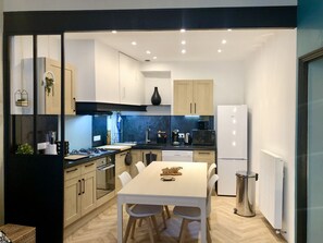 雪櫃、微波爐、焗爐、爐具
