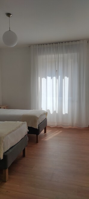 2 chambres, fer et planche à repasser, Wi-Fi, literie fournie