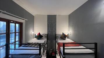 Basic Shared Dormitory | Soundproofing, free WiFi