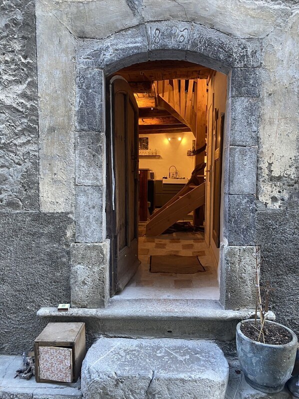 Exterior detail - Maison de Village de 1802 , Entièrement Rénovée.au Centre de Beauvezer 04370 (Beauvezer)