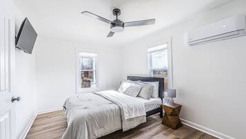 2 bedrooms, travel cot, free WiFi, bed sheets