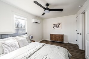 2 bedrooms, travel crib, WiFi, bed sheets