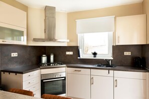 Mikrowelle, Ofen, Herdplatte, Geschirrspüler