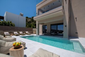 Seasonal outdoor pool, pool loungers - Armour Eclectic Villa (Platanias)
