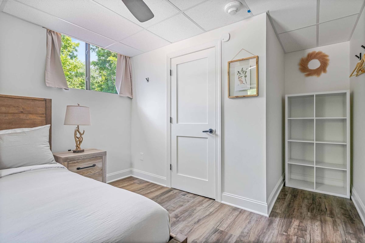 Classic Room (Self Check-in with Virtual Front Desk) | 1 bedroom, individually decorated, individually furnished