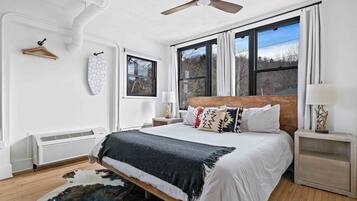 Phòng Suite phong cách cổ điển (Self Check-in with Virtual Front Desk) | 1 phòng ngủ, trang trí khác biệt