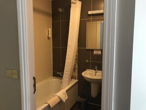 Bathroom - Romany Rye By JD Wetherspoon (Dereham)