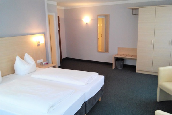 Triple Room | Hypo-allergenic bedding available, desk, laptop workspace, bed sheets