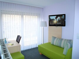 Ropa de cama hipoalergénica y escritorio 