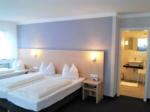Triple Room | Hypo-allergenic bedding, desk, laptop workspace, bed sheets