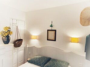 1 bedroom, desk, iron/ironing board, travel cot - Vue Imprenable sur le Golfe de Saint Tropez (Roquebrune-sur-Argens)