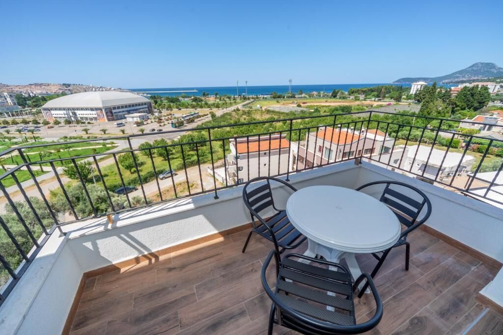 Suite Deluxe | Escritorio, tabla de planchar con plancha, wifi gratis y ropa de cama