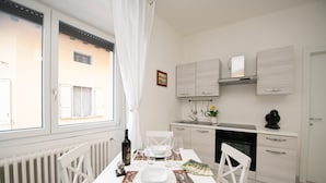 Design Apartment | Living area | 30-inch TV with digital channels - La Torretta (Moniga del Garda)