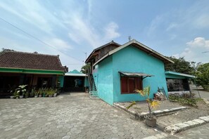 Exterior - Hotel O Kost Bu Tutik Syariah (Singasari)