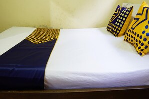 Kamar Double Basic | Wi-Fi gratis dan seprai linen