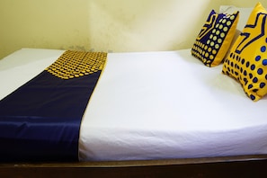 Kamar Double Basic | Wi-Fi gratis dan seprai linen