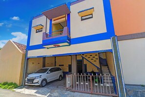 Front of property - Hotel O Wisma Dua Putra Syariah (Kertajati)