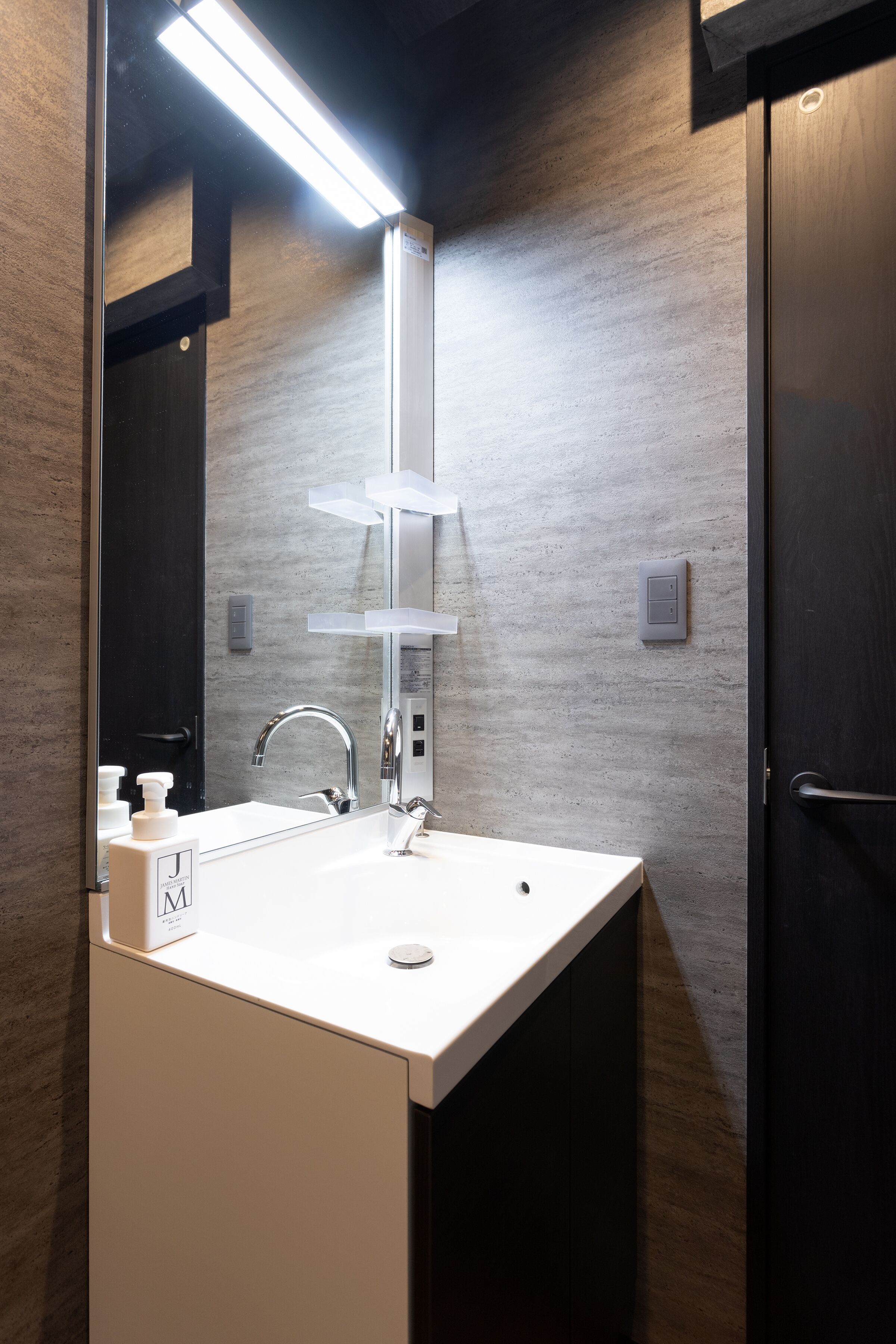 Room 1 - 1F, Non Smoking | Bathroom | Hair dryer, slippers, bidet, towels