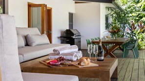 屋外ダイニングエリア