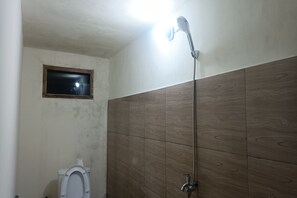 デラックス ダブルルーム | バスルーム | シャワー、タオル、石鹸