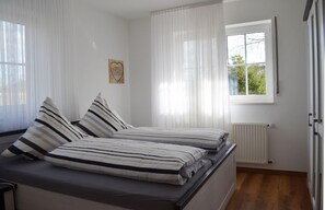 1 quarto, acesso à internet, roupa de cama